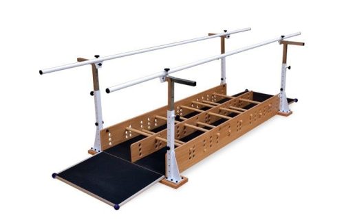 Rehabilitációs eszköz, lépésjavításhoz korlát állítható lépésköz kialakítással